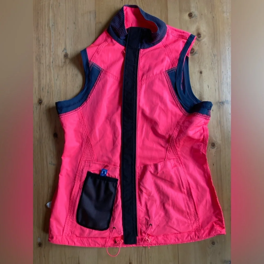 Brooks Women's Nightlife Essential Run Vest Bright Pink/ Anthracite Small EUC - Picture 12 of 14